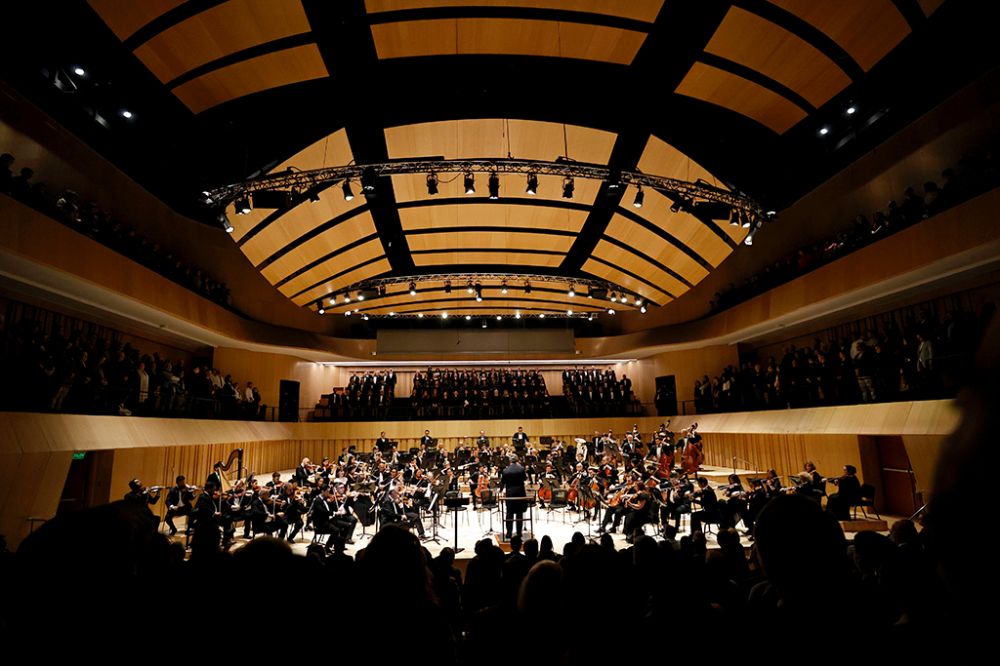 La Gran Sala Sinfónica Nacional, ubicada en el Complejo Universitario VM20, también lanzó su programación para todo el 2025, disponible en www.ceacuchile.cl. 